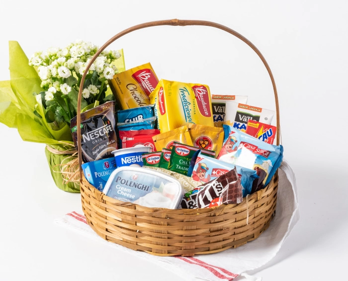 Cesta de Café com Chocolate e Flores - Image 2